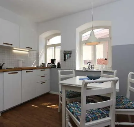 Min Ailoen Min Ailoen, 6 *