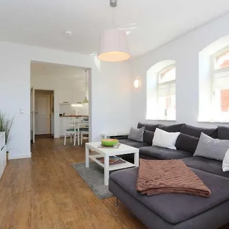 Min Ailoen Min Ailoen, 6